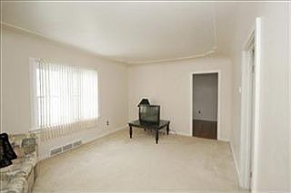 4th image of 219 Cohasset Ave