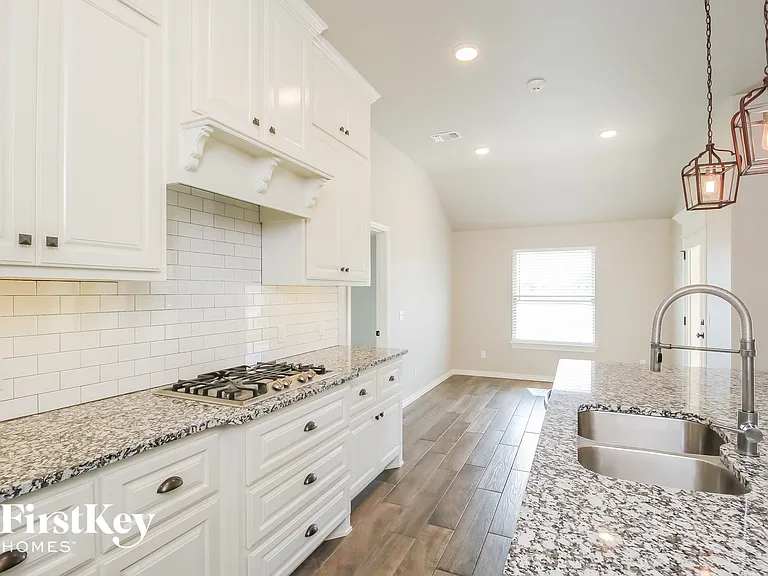 3401 Ontario Cir — Photo 6