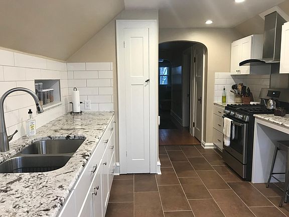 Kitchen-towards hallway/bedrooms