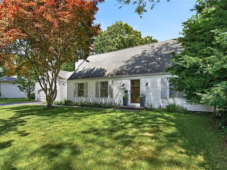 44 Charmwood Rd — Photo 2