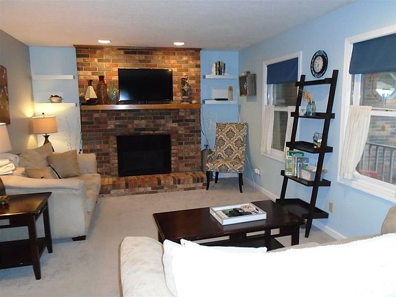 2nd image of 2087 N Lakeview Dr