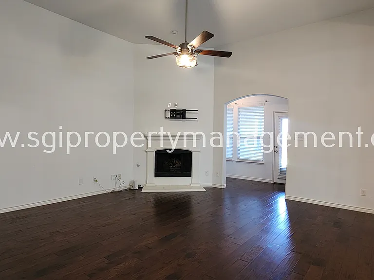 1369 Crescent Cove Dr — Photo 8