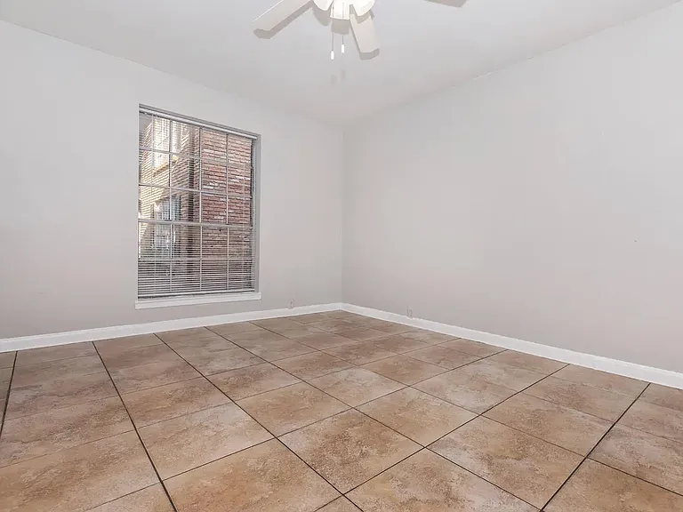 Ashley Square Apartments — Photo 43