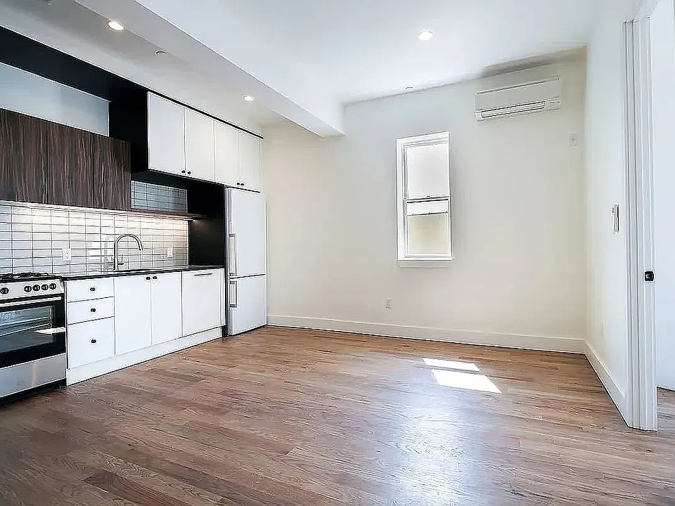 1st image of 1520 Putnam Ave #4B