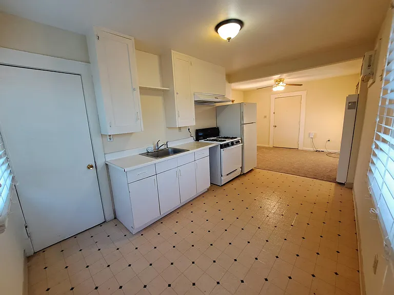 547 N Echo Ave #C — Photo 1