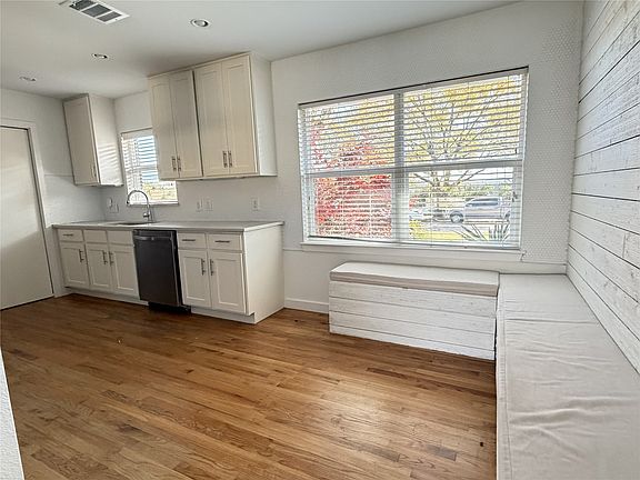 4th image of 5907 Columbia Ave