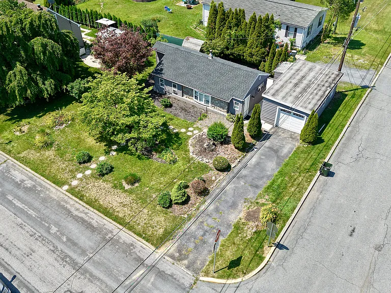 246 Poplar St — Photo 32