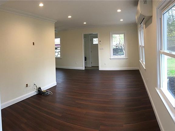 4th image of 87 Montrose Dr