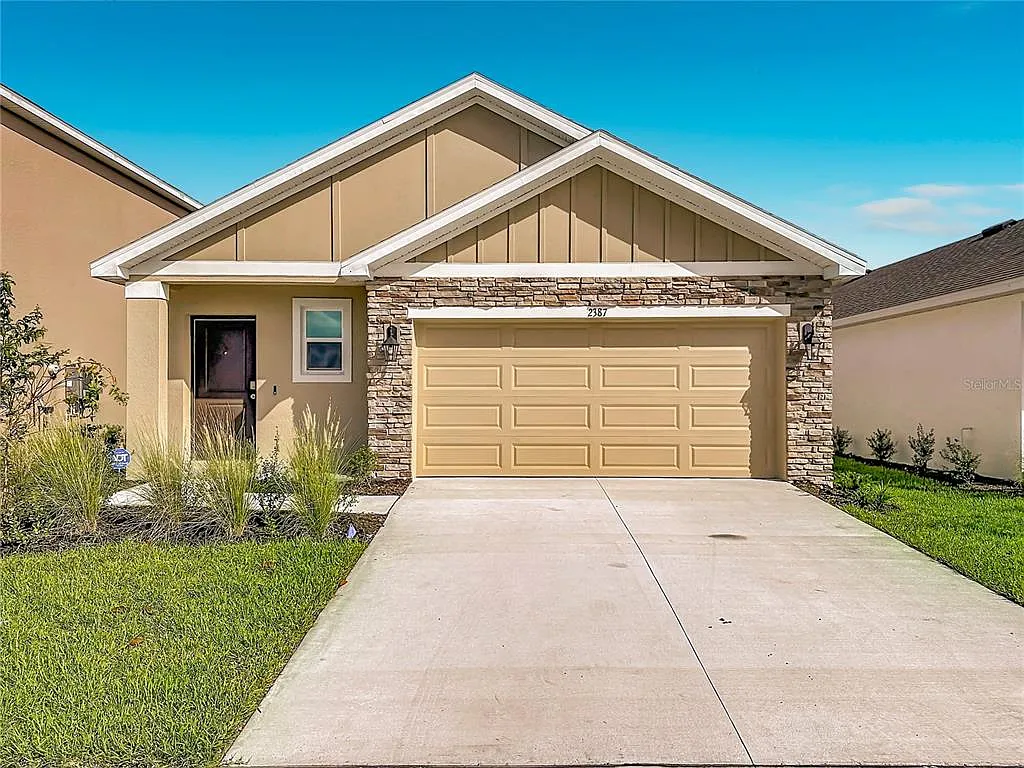 3 bed, 2.0 bath, 1560 sqft, $2,300 — Photo 1
