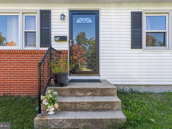 2nd image of 24 Hickory Ln