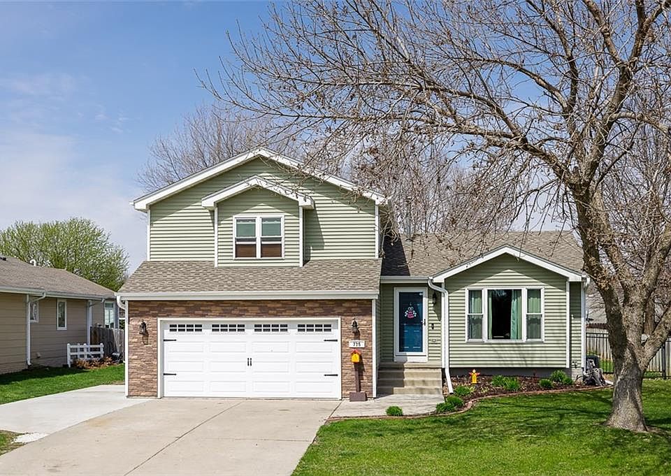 1st image of 715 SE Dolan Dr