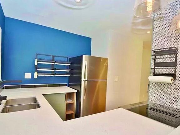 3rd image of 517 Sth 19 Ave