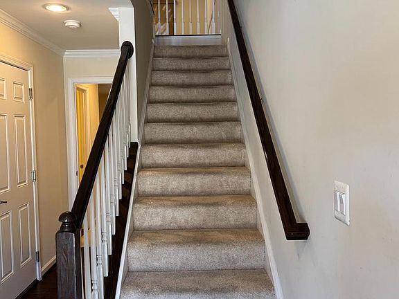 3rd image of 708 Bunker Ln