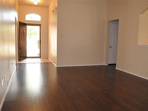 3rd image of 349 Creekside Way
