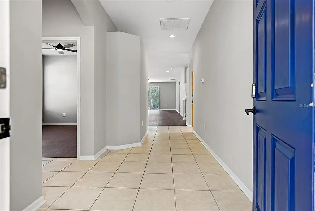 3 bed, 2522 sqft, $2,600 — Photo 2