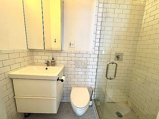 4th image of 20A Fayette St #4