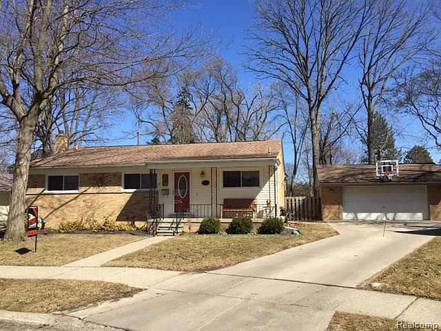 1st image of 719 Fairway Dr