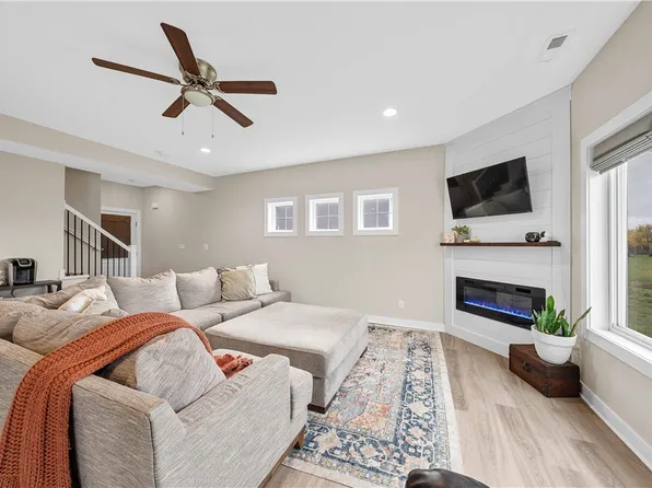 900 Kinney Cir NE, Bondurant, IA 50035