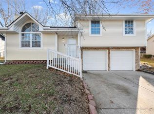 725 NE Lyon Dr, Lees Summit, MO 64086