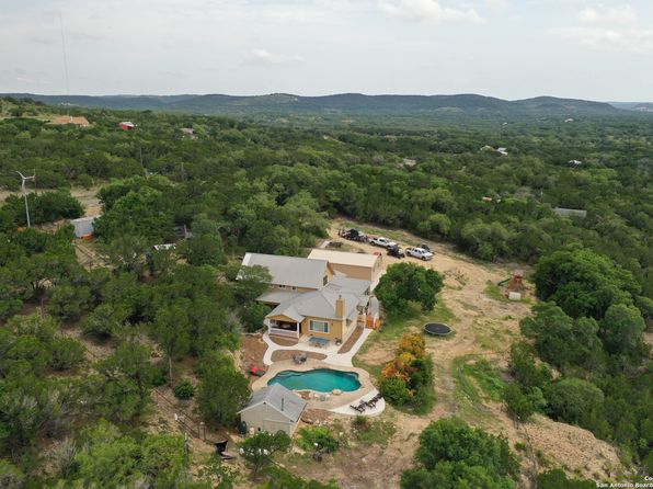 1167 Pipe Springs, Lakehills, TX 78063