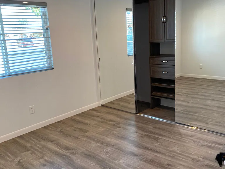 4212 Clairemont Dr — Photo 13