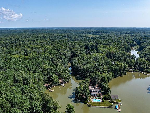 5th image of 250 Grand Villa Dr
