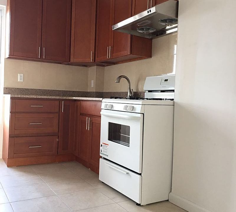 1st image of 35 Marconi Pl #3