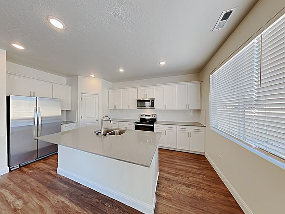 5th image of 1272 E Hopkins Ln