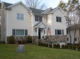 15 Bishop Dr, Greenwich, CT 06831