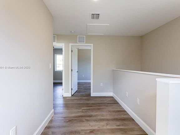 4th image of 507 NW 8th Ave #4