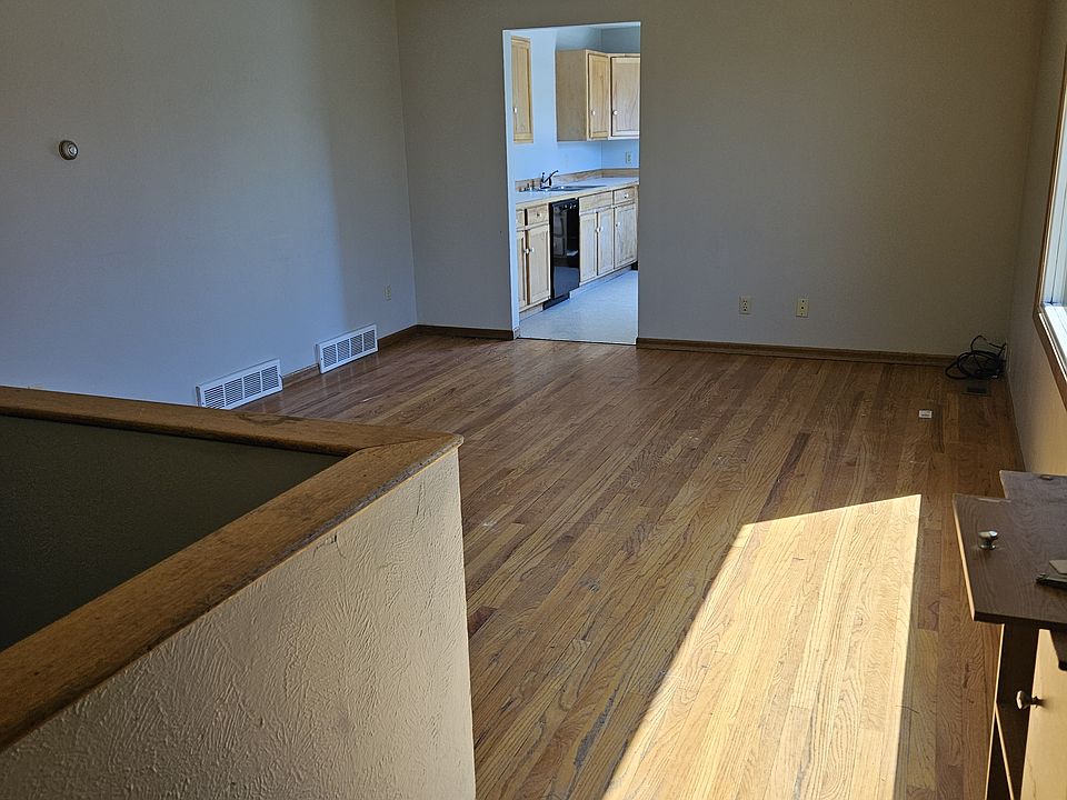 470 Strand #A, Living Room from the entry to the kitchen.