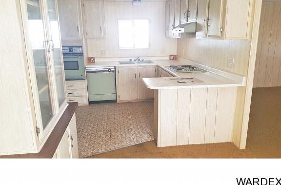 5th image of 1045 E Pecan Dr
