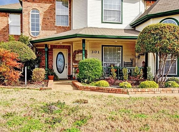 3rd image of 301 Creekview Cir