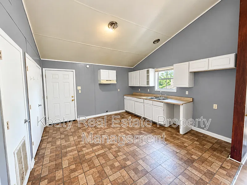 3 bed, 2.0 bath, 1100 sqft, $900 — Photo 4