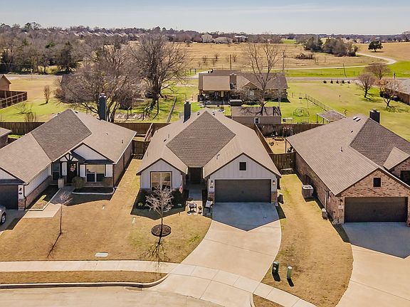 4th image of 141 Maverick Ln