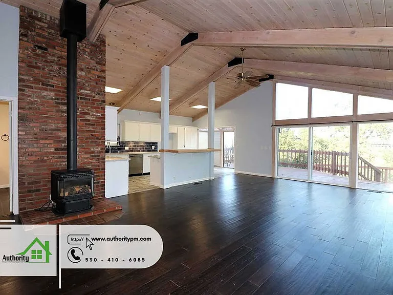 875 Lakeview Dr — Photo 11