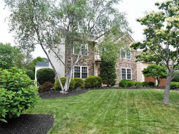 2303 Hannahs Ln, Bethlehem, PA 18020