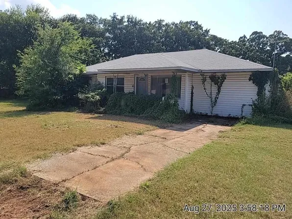 309 N 6th St, Comanche, OK 73529