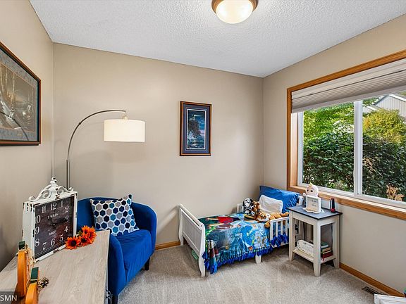 4th image of 1089 Hewitt Blvd