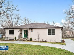 302 S Gables Blvd, Wheaton, IL 60187