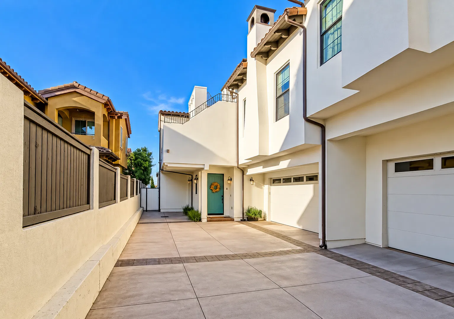 Upscale & Spacious, Spanish Style Tri-Level Townhome w/ Amazing Great Room Living Space, Rooftop ... — Photo 3