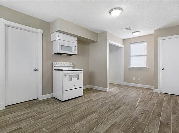 5th image of 14854 Hayne Blvd