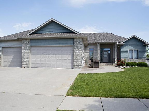 2nd image of 324 Edgewater Dr