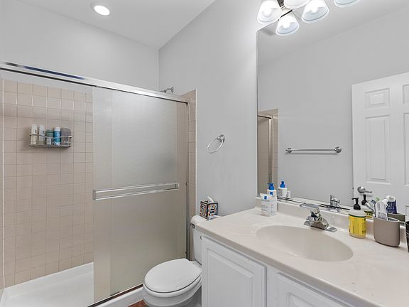 4th image of 720 W Evergreen Ave #A