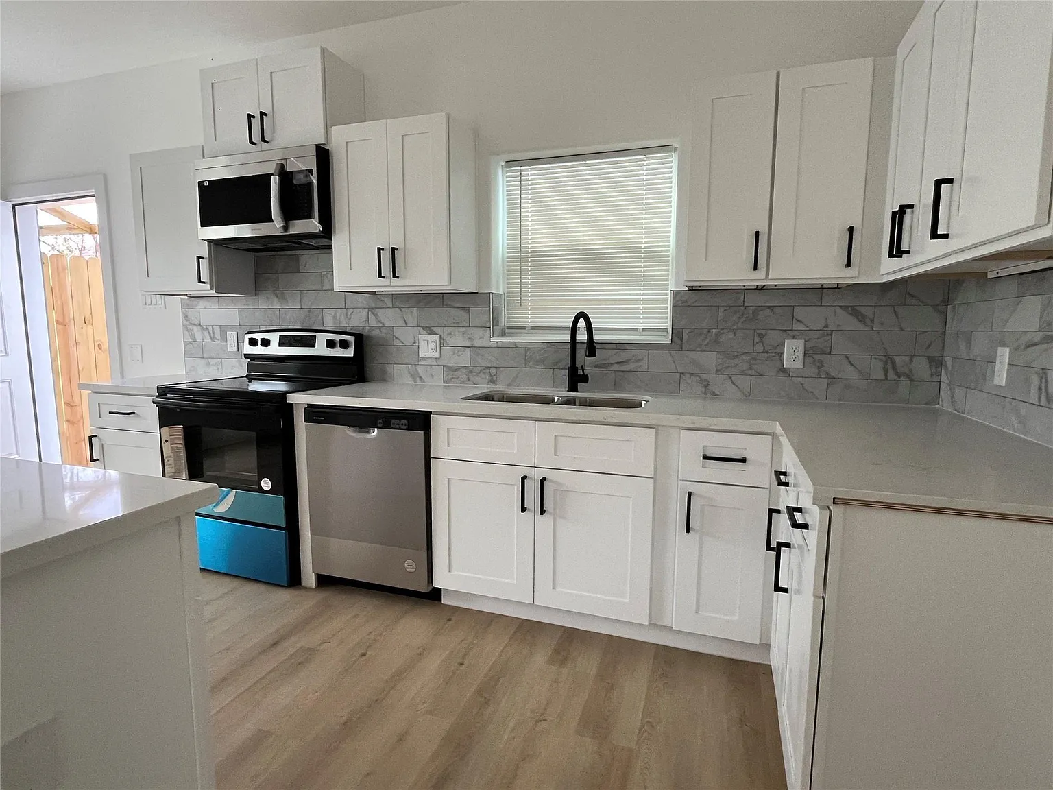 3 bed, 2.5 bath, 1038 sqft, $1,710 — Photo 4