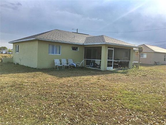 3rd image of 829 NE 9th St