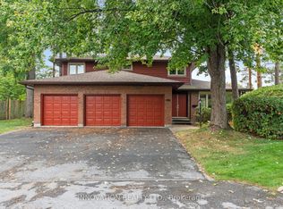 206 Cypress Ct, Ottawa, ON K2H8Z8