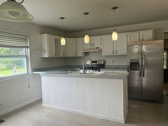 5th image of 8609 Aitken Ave