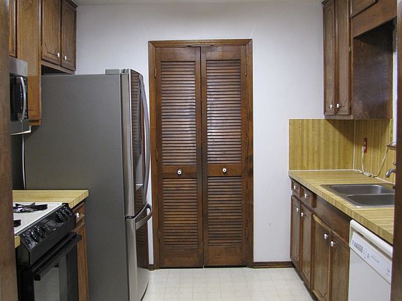 Kitchen closed pantry