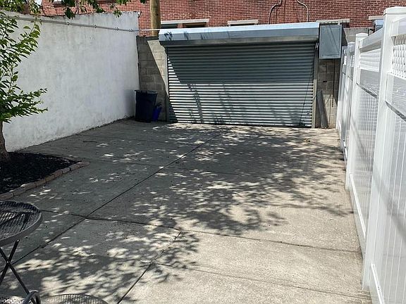 4th image of 1613 Fairmount Ave #1